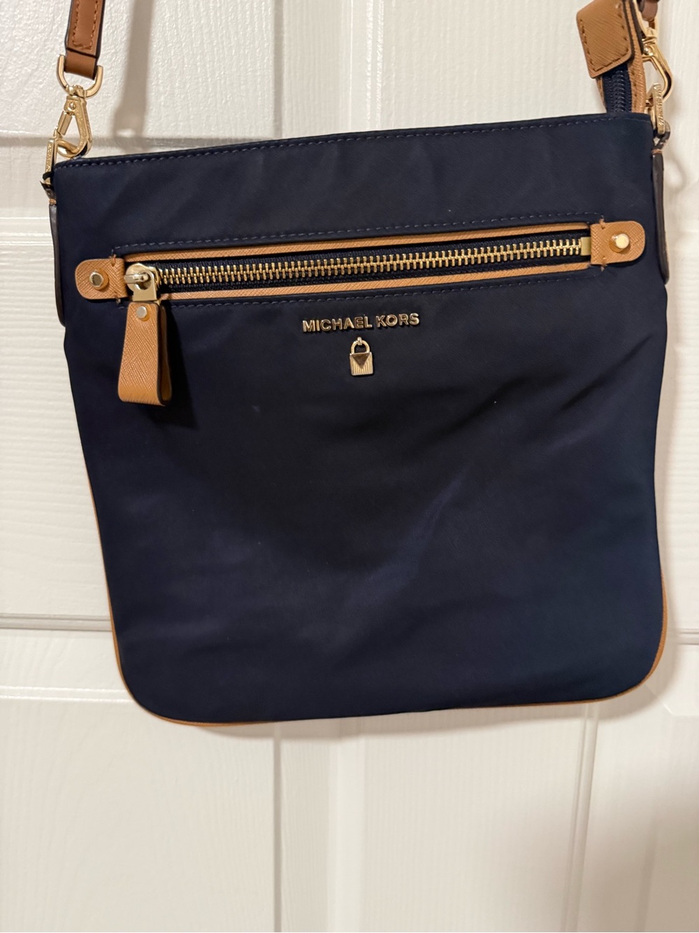 ✨ EUC Michael Kors Navy Crossbody - Picture 3 of 13